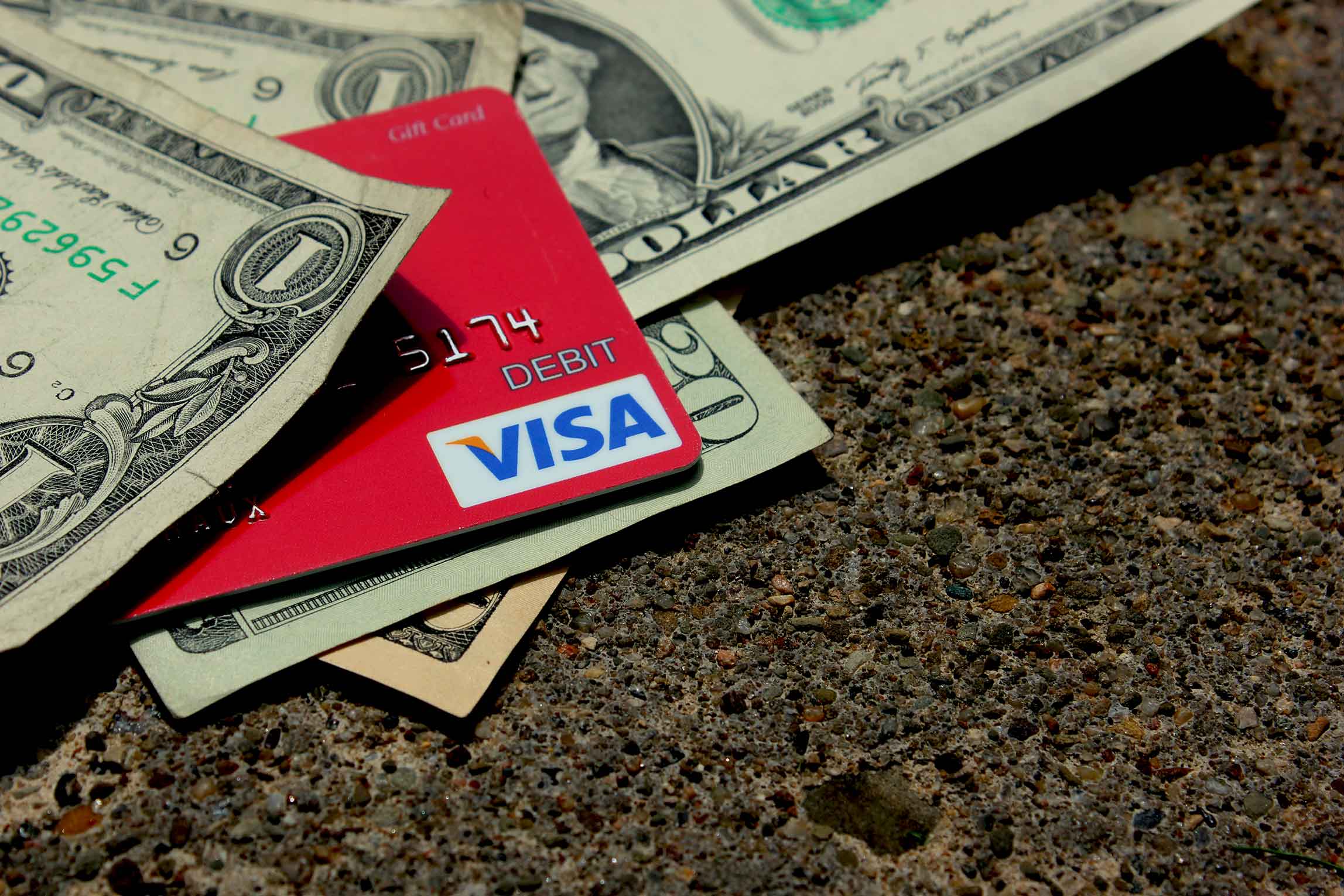 Making The Most Of Your Visa Gift Card: Withdrawing Cash At An ATM